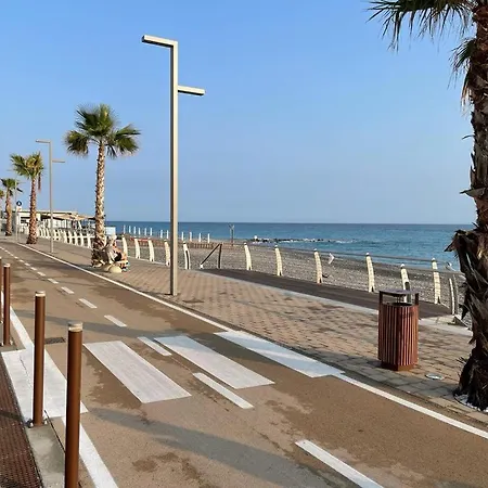 דירה Rita A 100 M Dal Mare!