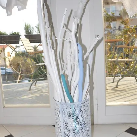 Rita A 100 M Dal Mare! *